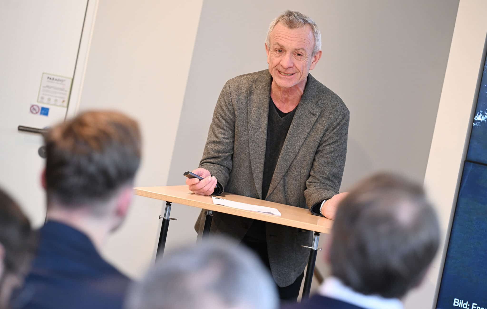 Andreas Hofer bei der Pressekonferenz der IBA’27 am 20.12.24 in Stuttgart (Bild: IBA’27 / Franziska Kraufmann)